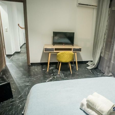 Explore Greece From Bright City Centre Apartment Chalkida Bagian luar foto