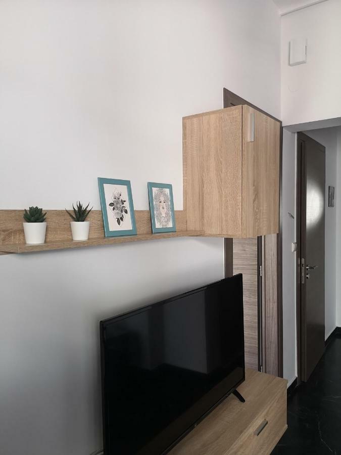 Explore Greece From Bright City Centre Apartment Chalkida Bagian luar foto